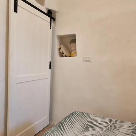 Trulli Pace 1879 Martina Franca